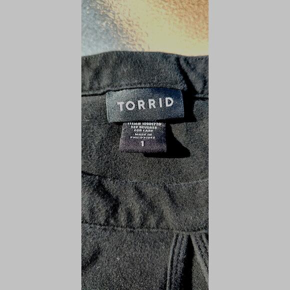 Torrid Cold Shoulder Knit Top Sz 1 (14-16) Black Short Sleeve Keyhole at Neck - Picture 4 of 4